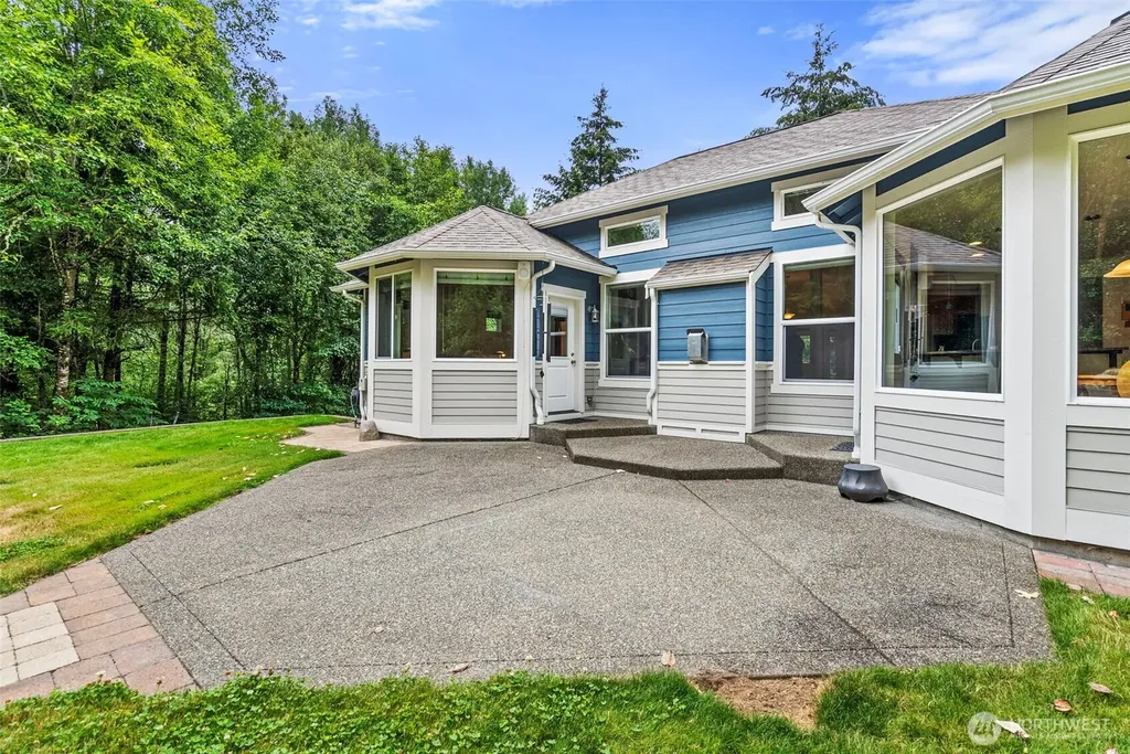11940 Windtree Lane SE Rainier WA 98576