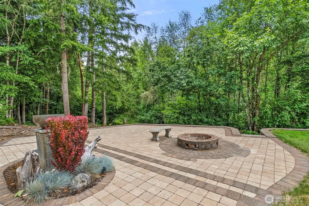 11940 Windtree Lane SE Rainier WA 98576