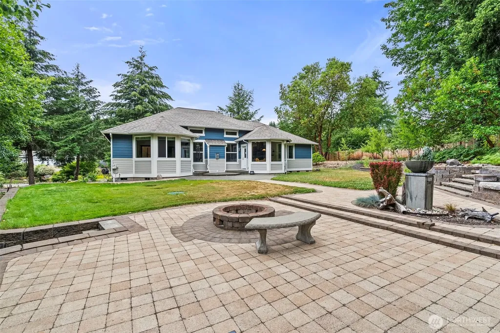 11940 Windtree Lane SE Rainier WA 98576