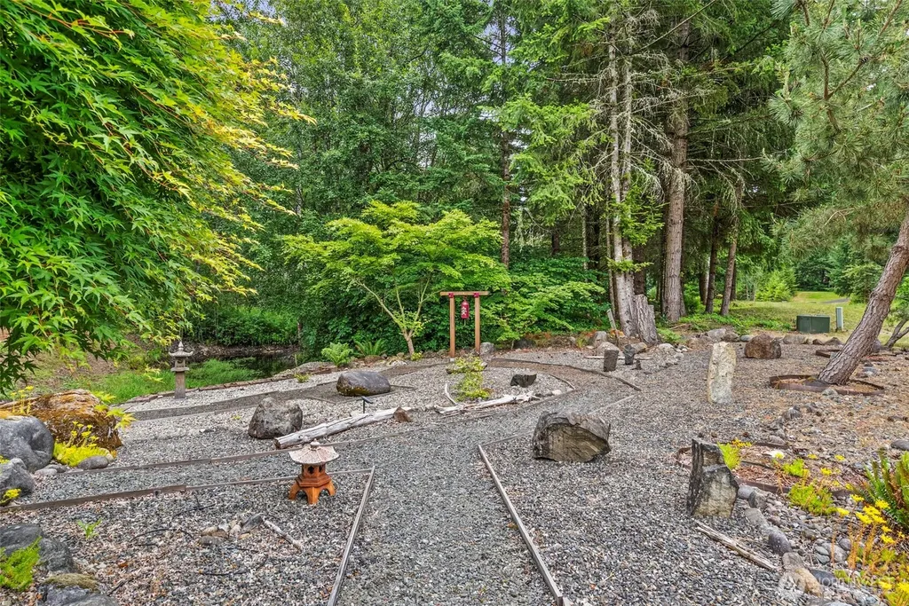 11940 Windtree Lane SE Rainier WA 98576
