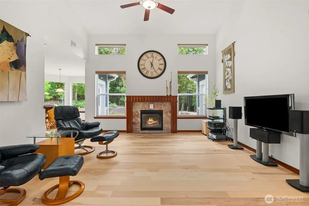 11940 Windtree Lane SE Rainier WA 98576