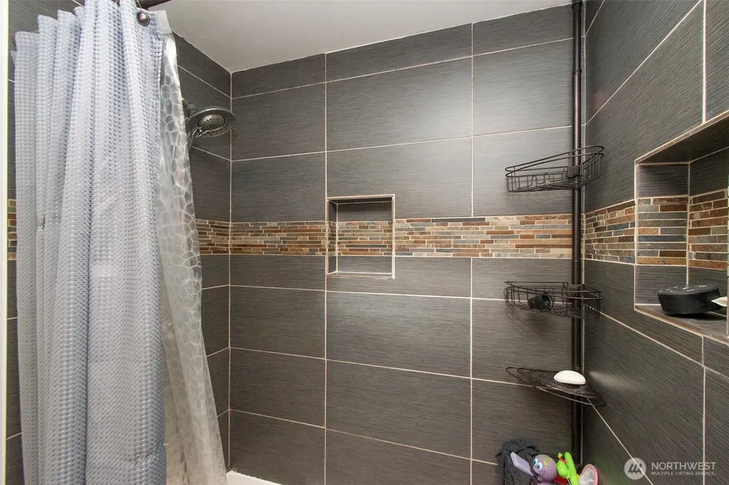 2717 S Laurel Street Port Angeles WA 98362
