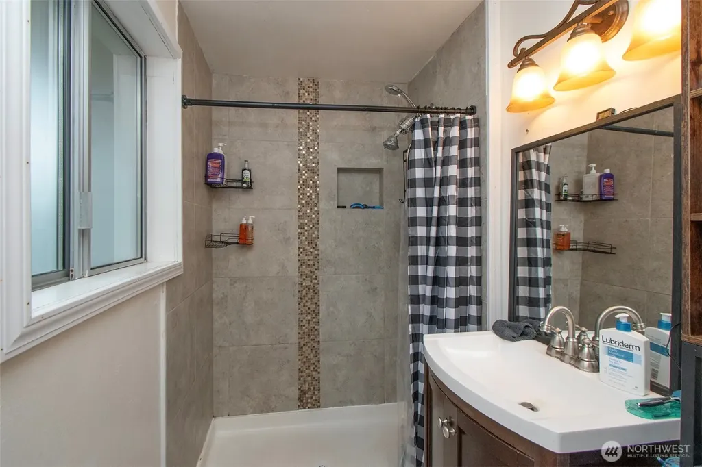 2717 S Laurel Street Port Angeles WA 98362