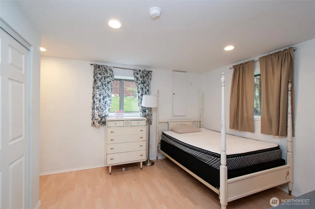 2717 S Laurel Street Port Angeles WA 98362