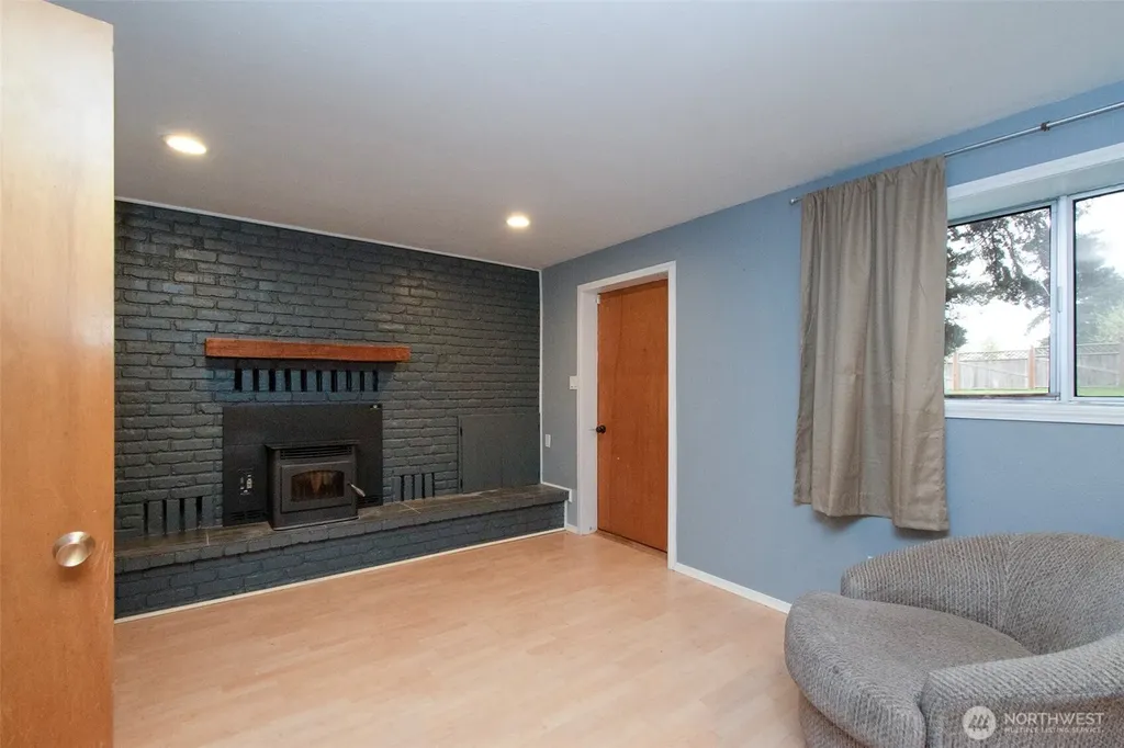 2717 S Laurel Street Port Angeles WA 98362