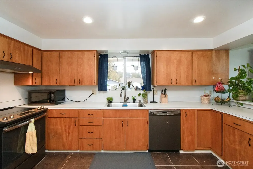 2717 S Laurel Street Port Angeles WA 98362