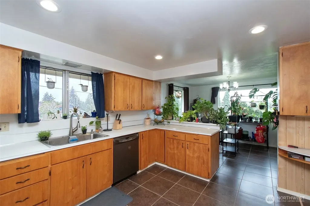 2717 S Laurel Street Port Angeles WA 98362