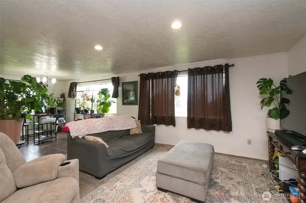 2717 S Laurel Street Port Angeles WA 98362