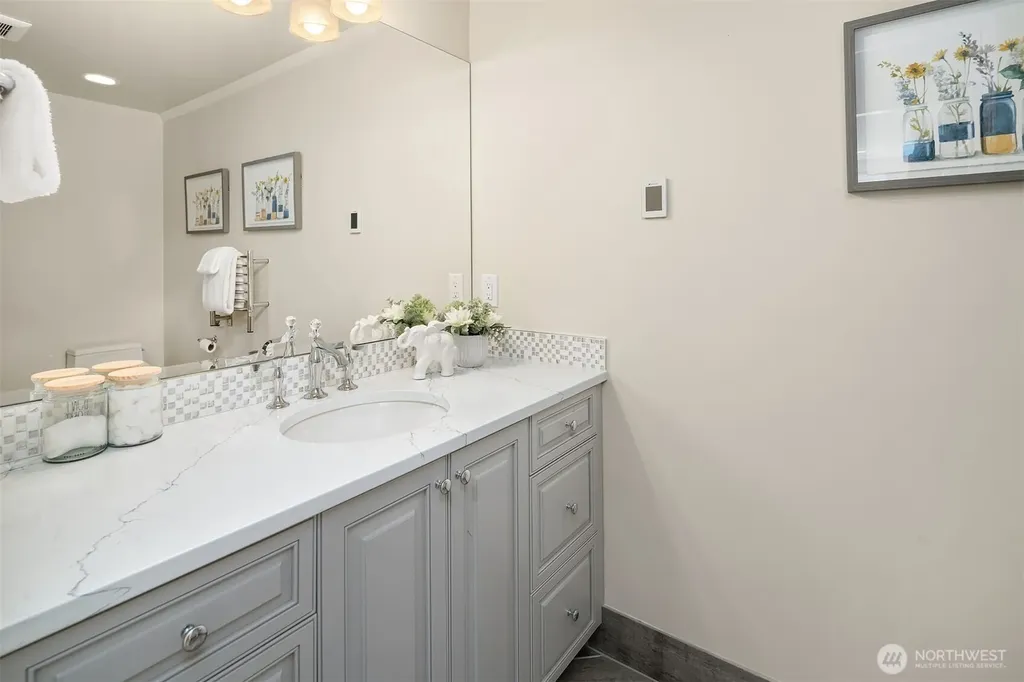 8910 NE 33rd Street Yarrow Point WA 98004