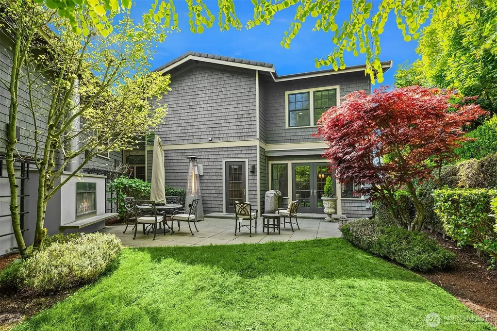 8910 NE 33rd Street Yarrow Point WA 98004