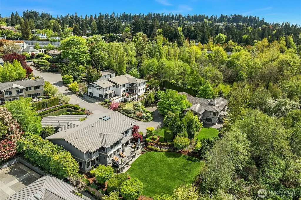 8910 NE 33rd Street Yarrow Point WA 98004