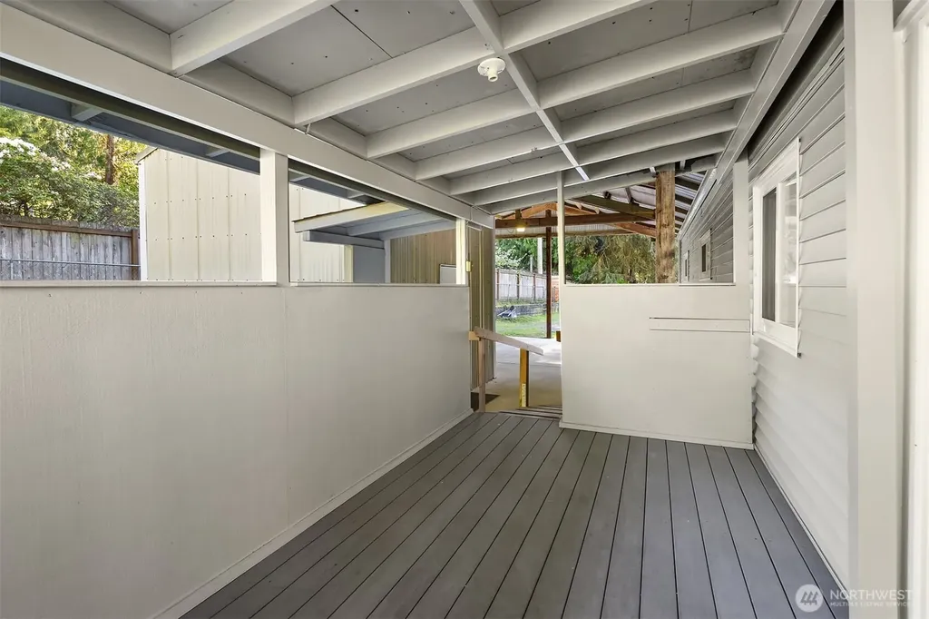 6037 NE Blakely Avenue Bainbridge Island WA 98110