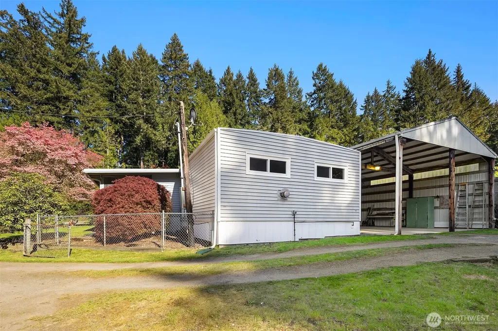 6037 NE Blakely Avenue Bainbridge Island WA 98110