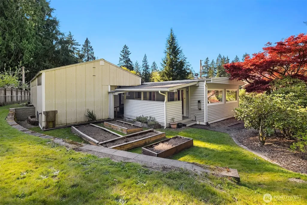 6037 NE Blakely Avenue Bainbridge Island WA 98110