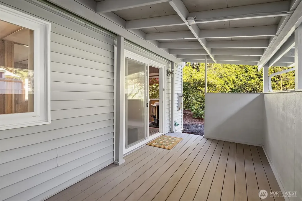 6037 NE Blakely Avenue Bainbridge Island WA 98110