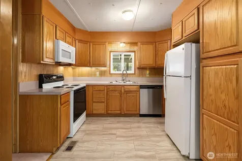 6037 NE Blakely Avenue Bainbridge Island WA 98110