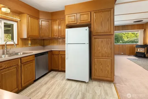 6037 NE Blakely Avenue Bainbridge Island WA 98110