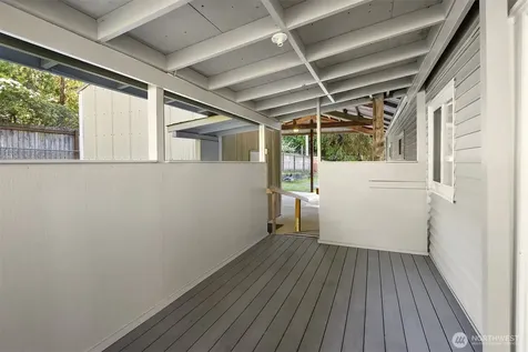 6037 NE Blakely Avenue Bainbridge Island WA 98110