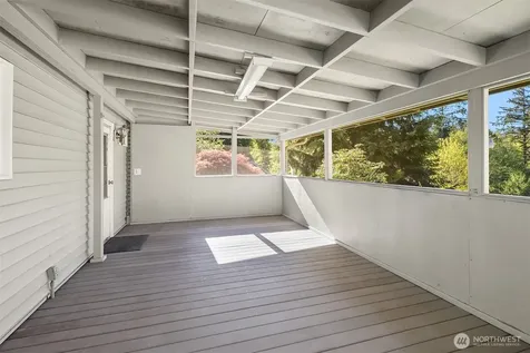 6037 NE Blakely Avenue Bainbridge Island WA 98110