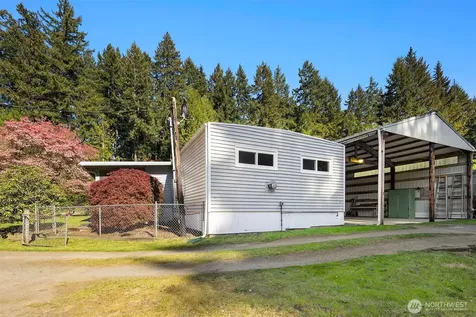 6037 NE Blakely Avenue Bainbridge Island WA 98110