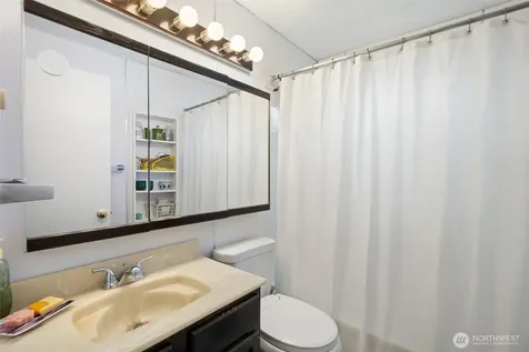 1616 SW Thistle Street Seattle WA 98106