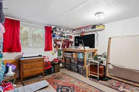 1616 SW Thistle Street Seattle WA 98106