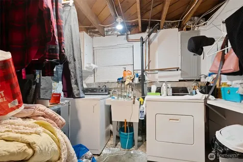 1616 SW Thistle Street Seattle WA 98106