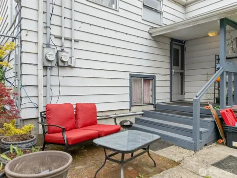 1616 SW Thistle Street Seattle WA 98106