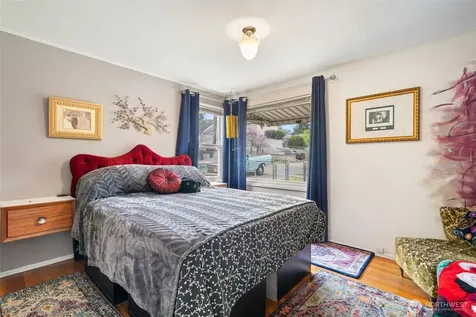 1616 SW Thistle Street Seattle WA 98106