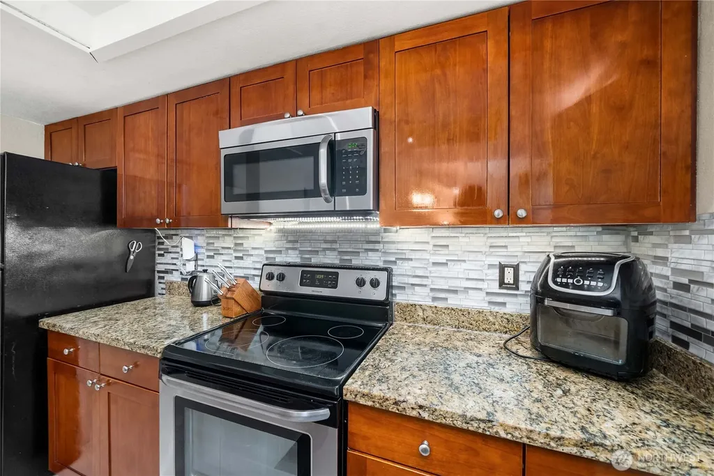 23613 112th Avenue SE Kent WA 98031