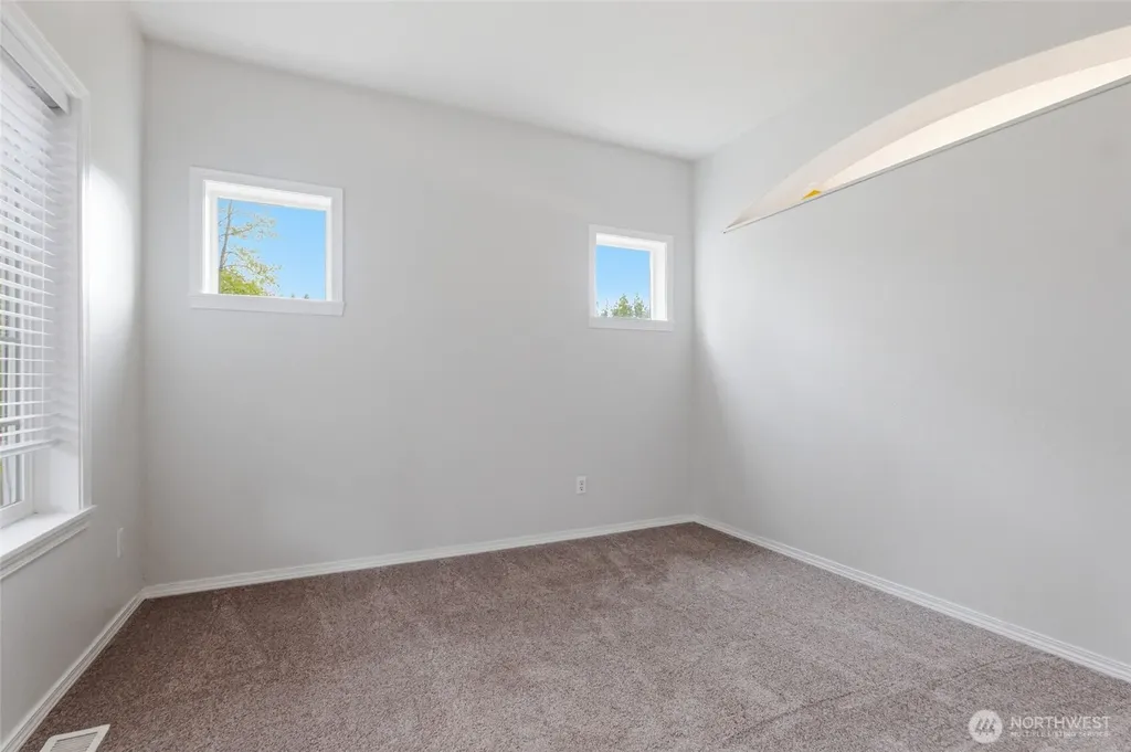 29115 69th Avenue S Roy WA 98580