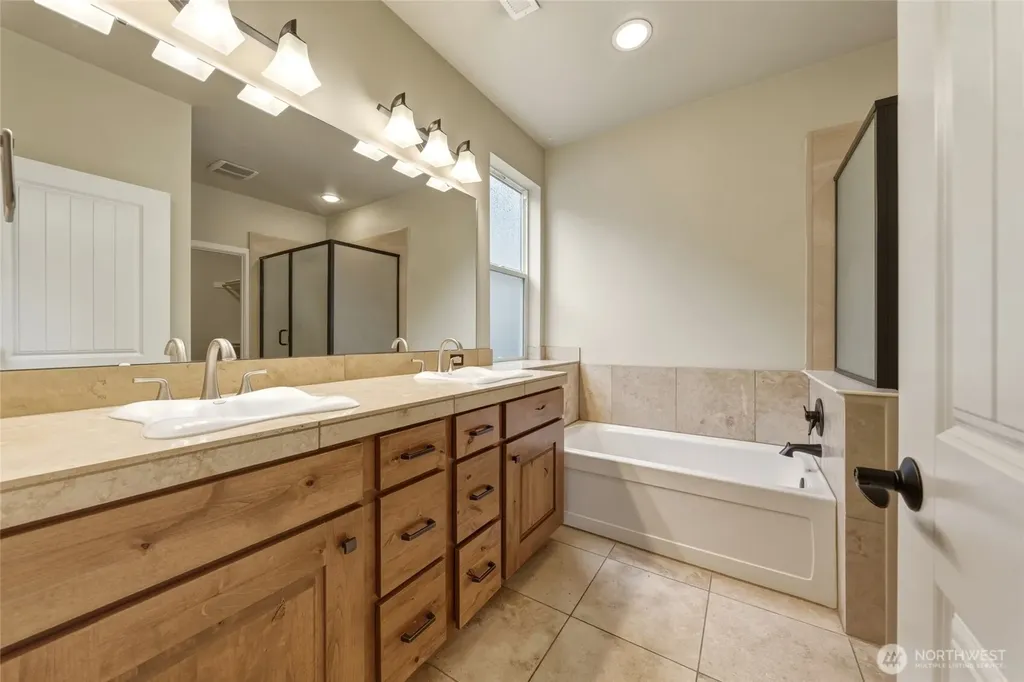 1114 SE Creekside Drive College Place WA 99324