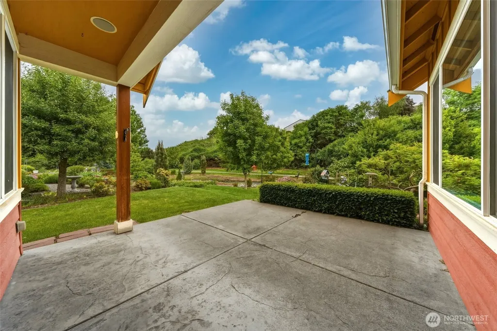 1114 SE Creekside Drive College Place WA 99324