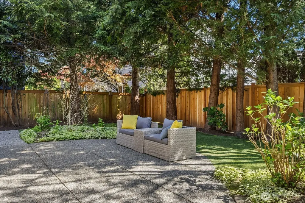 1032 272nd Place SE Sammamish WA 98075