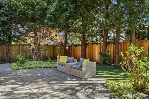 1032 272nd Place SE Sammamish WA 98075