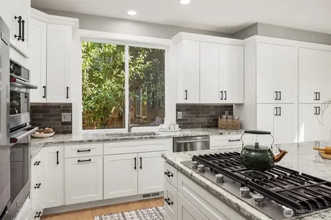 1032 272nd Place SE Sammamish WA 98075