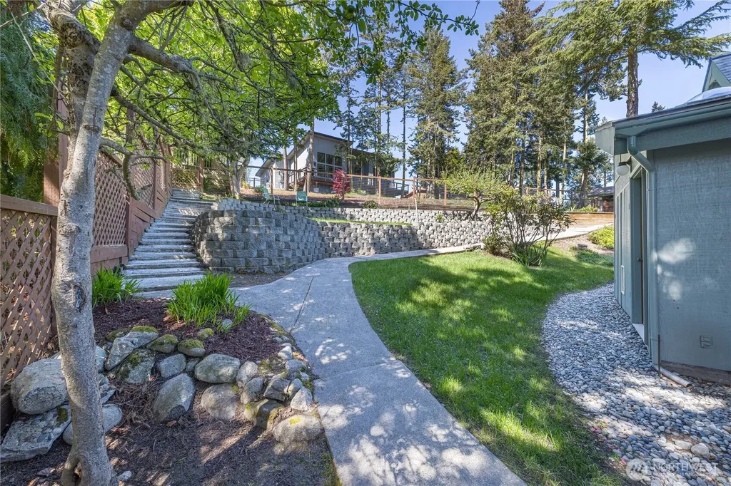 382 Discovery Way Sequim WA 98382