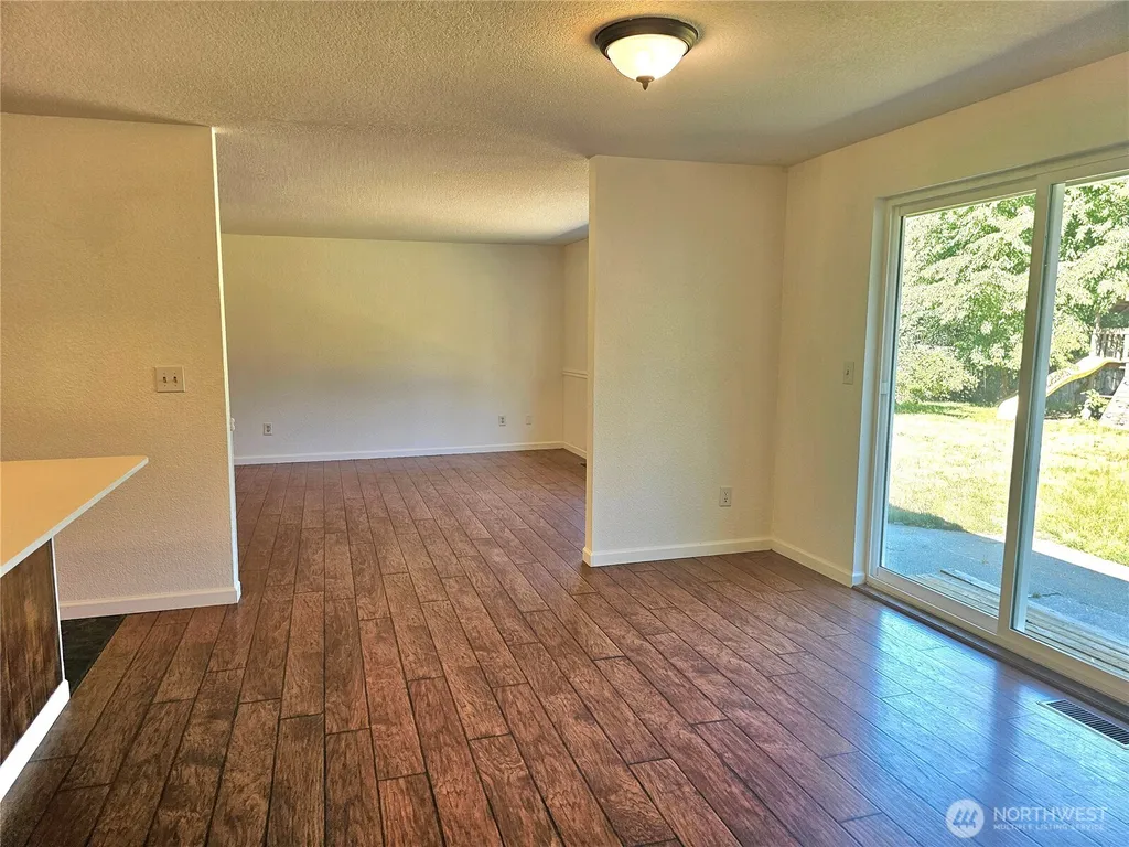 727 Tipsoo Loop S Rainier WA 98576
