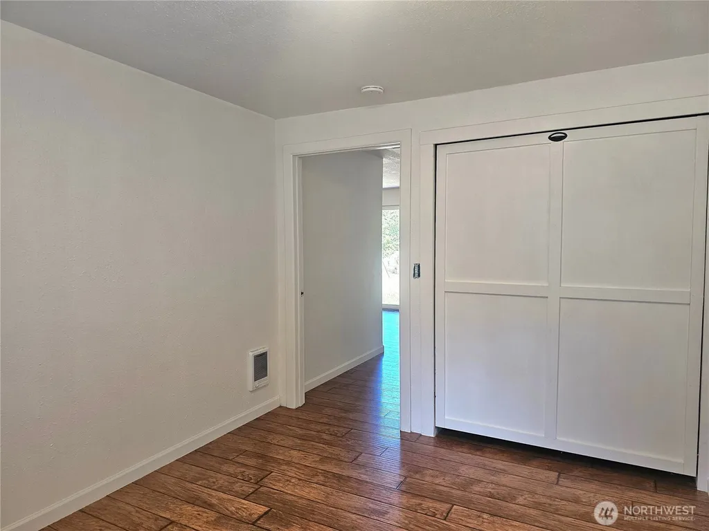 727 Tipsoo Loop S Rainier WA 98576