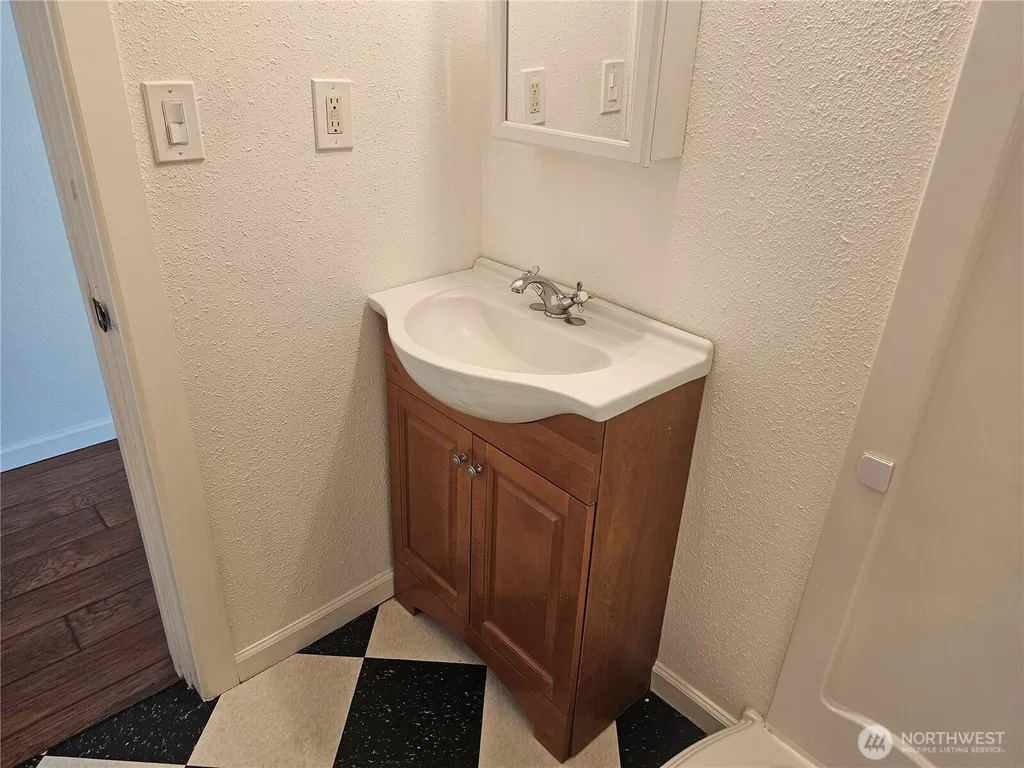 727 Tipsoo Loop S Rainier WA 98576
