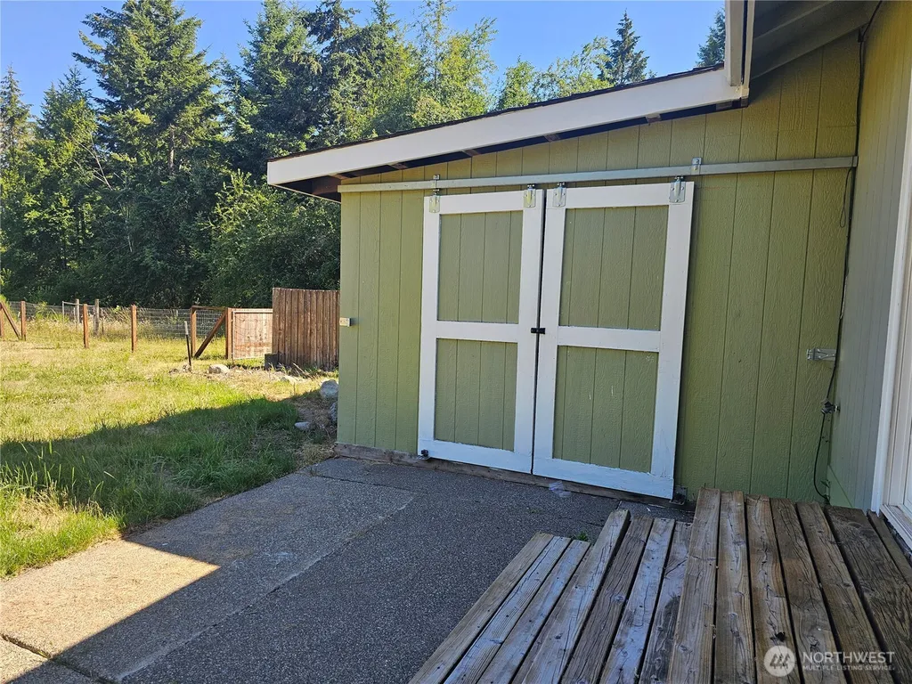 727 Tipsoo Loop S Rainier WA 98576