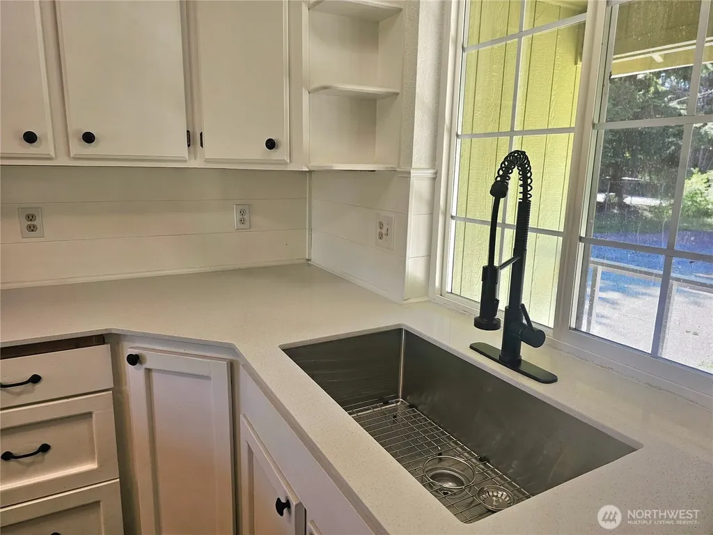 727 Tipsoo Loop S Rainier WA 98576