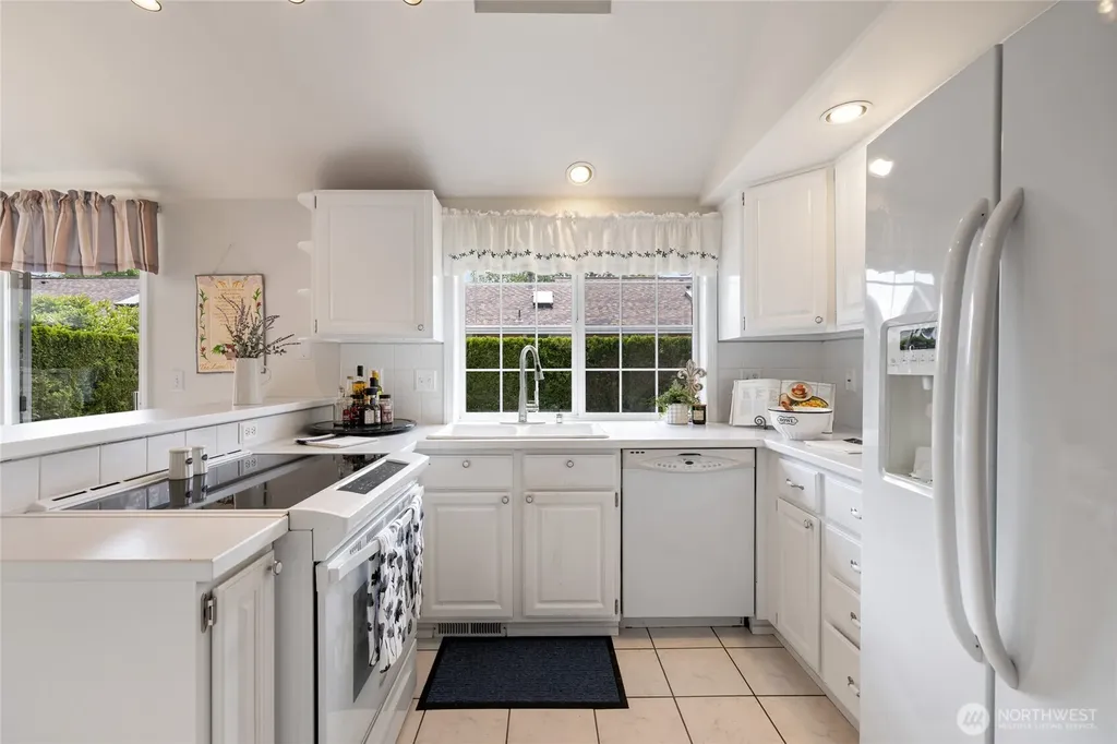 34 Lakewood Oaks Drive SW Lakewood WA 98499