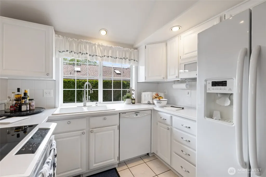 34 Lakewood Oaks Drive SW Lakewood WA 98499
