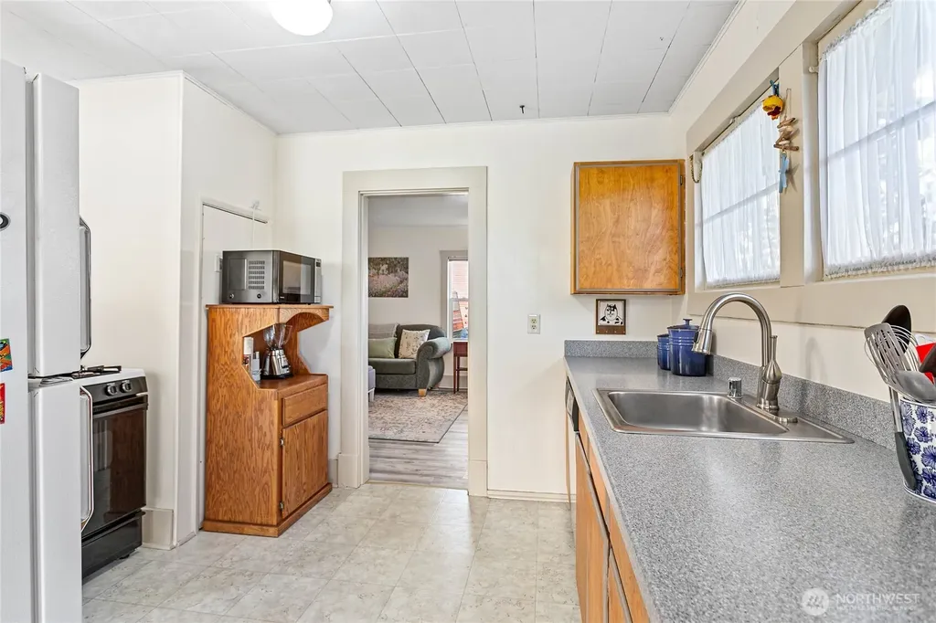 1305 W Illinois Street Bellingham WA 98225