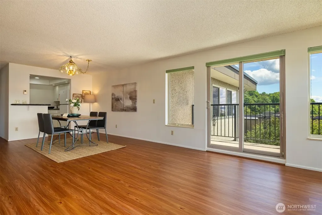 2219 13th Avenue W Seattle WA 98119