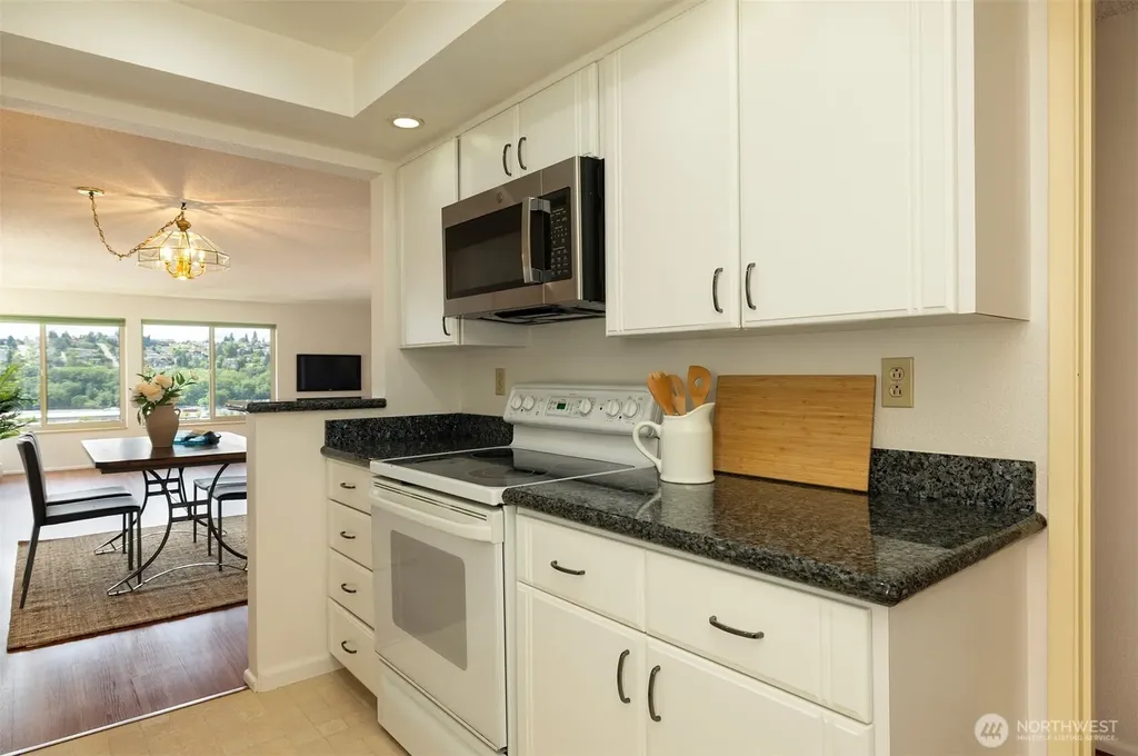 2219 13th Avenue W Seattle WA 98119