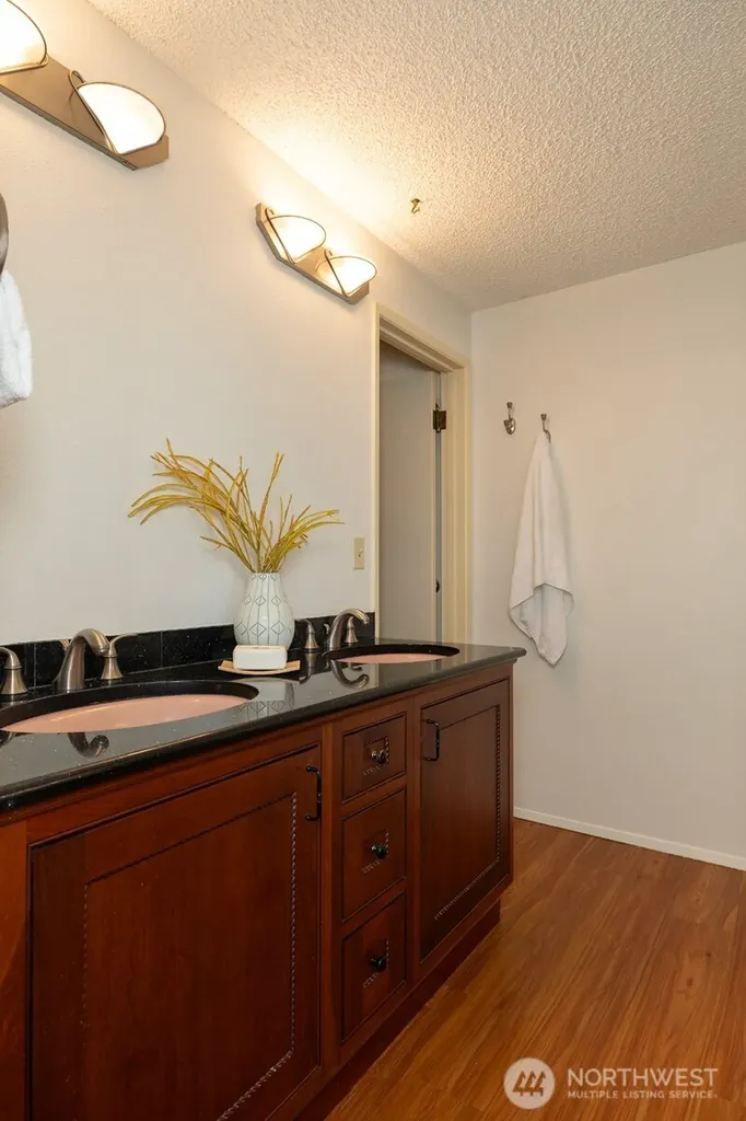 2219 13th Avenue W Seattle WA 98119