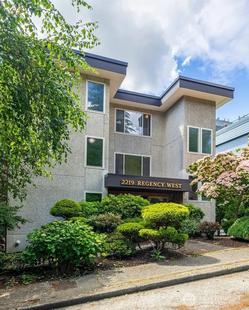 2219 13th Avenue W Seattle WA 98119