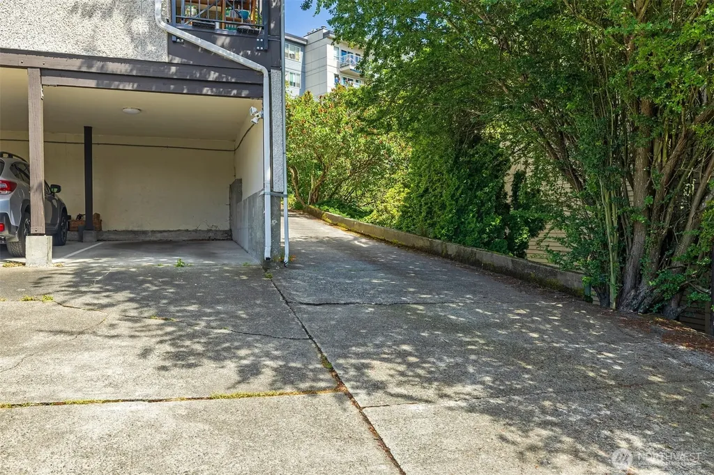 2219 13th Avenue W Seattle WA 98119
